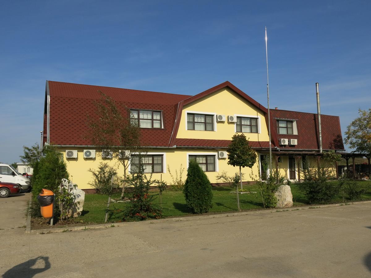 Conacul De Pe Lac Sagu Екстериор снимка